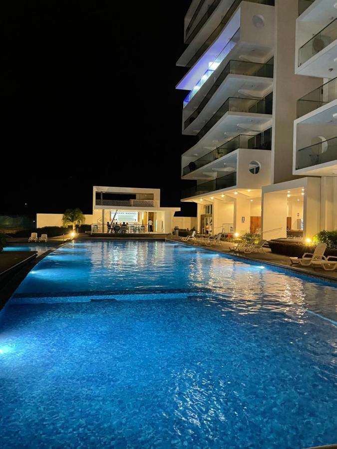 Resort Playa Azul Departamentos Frente Al Mar トンスパ エクステリア 写真
