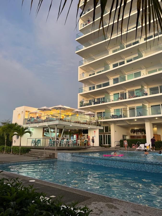 Resort Playa Azul Departamentos Frente Al Mar トンスパ エクステリア 写真