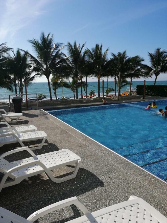 Resort Playa Azul Departamentos Frente Al Mar トンスパ エクステリア 写真